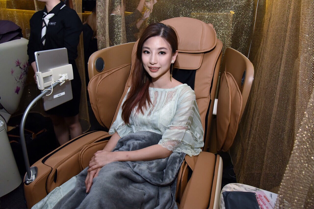 massage chair with hand massage